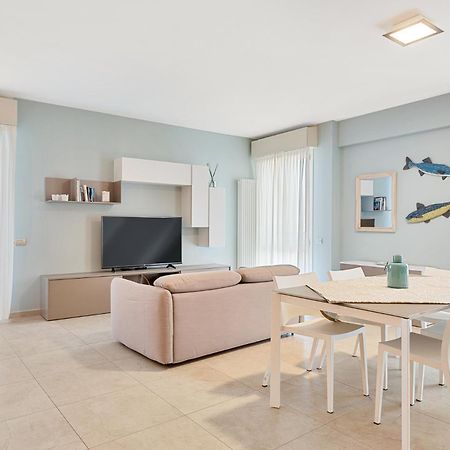 Levante Appartamento Di Pregio, Terrazza E Vista Panoramica Sul Mare E La Citta ヴィアレッジョ エクステリア 写真