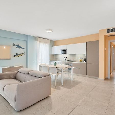 Levante Appartamento Di Pregio, Terrazza E Vista Panoramica Sul Mare E La Citta ヴィアレッジョ エクステリア 写真